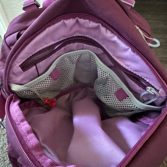 Osprey Skimmer 30 Hydration Pack Backpack with 2.5 L Bladder Insert - Picture 7 of 12